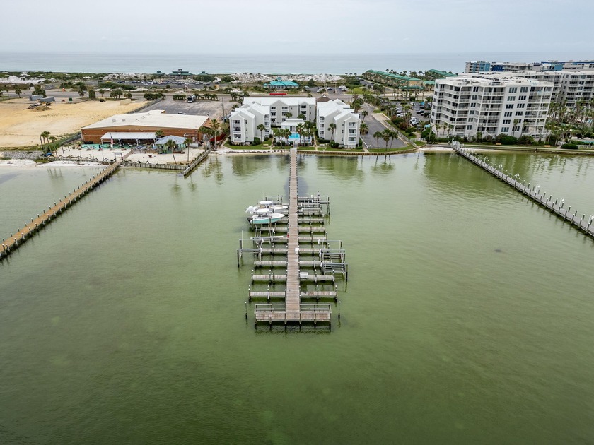 Welcome to your bayside retreat! This beautiful condo offers - Beach Condo for sale in Fort Walton Beach, Florida on Beachhouse.com