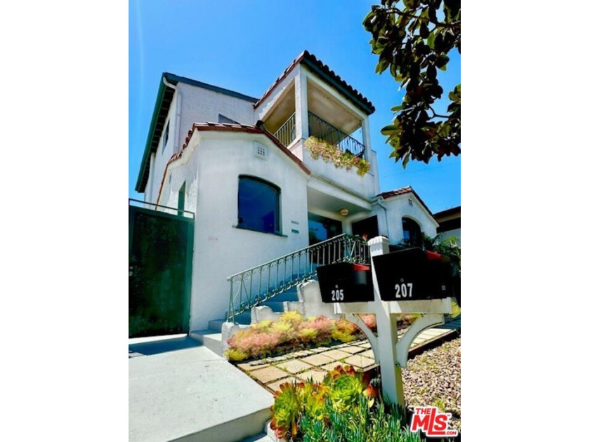 RENOVATED & IMPROVED THROUGHOUT..... ONE VACANT UNIT, Back in - Beach Home for sale in Venice, California on Beachhouse.com