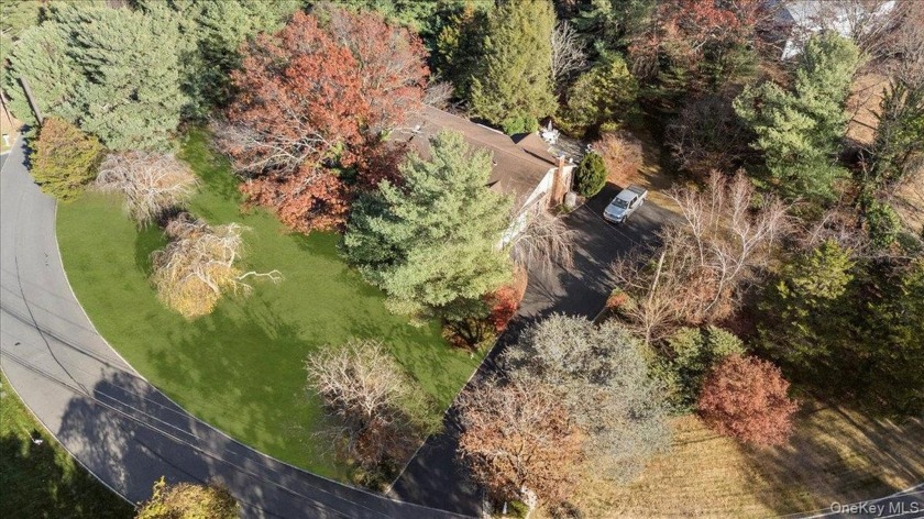 Prime Location in Laurel Hollow! Nestled in the highly - Beach Home for sale in Laurel Hollow, New York on Beachhouse.com