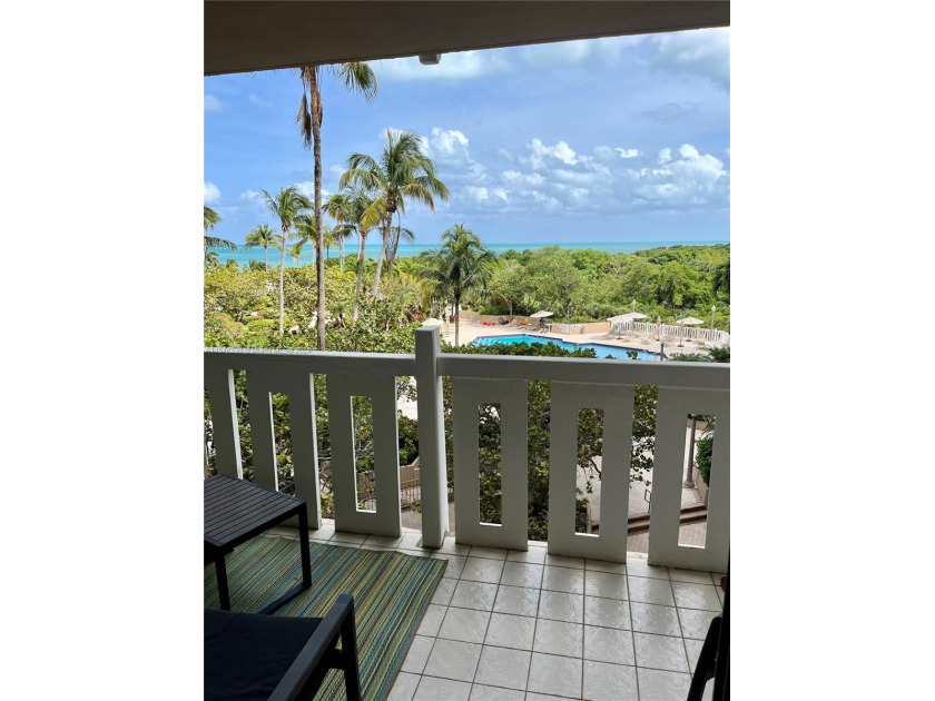 Gorgeous Large 2 Bedrooms / 2 Baths (1,597 sq ft ) with room for - Beach Condo for sale in Key Biscayne, Florida on Beachhouse.com