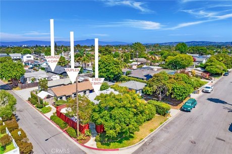 Prime corner lot location!! This Eastside triplex has been owned - Beach Townhome/Townhouse for sale in Costa Mesa, California on Beachhouse.com