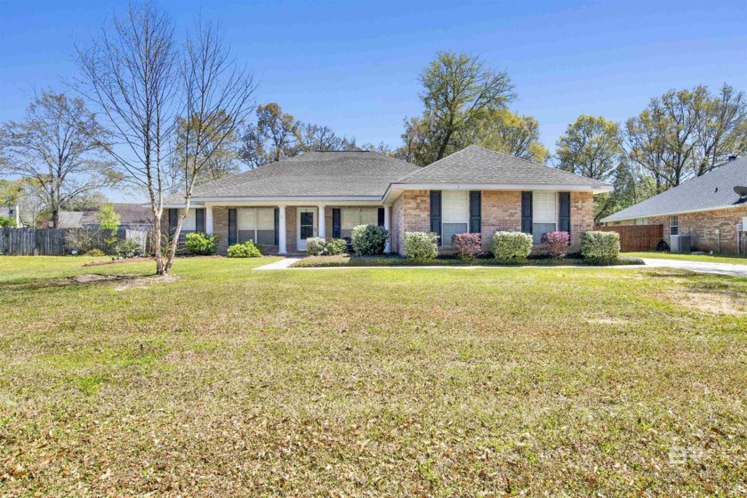 Well maintained Traditional Home located in Bay Branch Estates! - Beach Home for sale in Daphne, Alabama on Beachhouse.com
