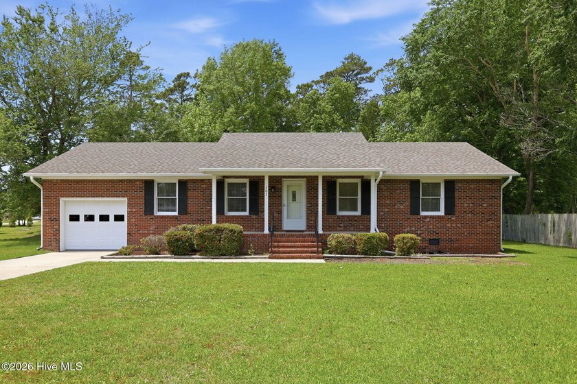 Discover the perfect blend of comfort and convenience in this - Beach Home for sale in Morehead City, North Carolina on Beachhouse.com