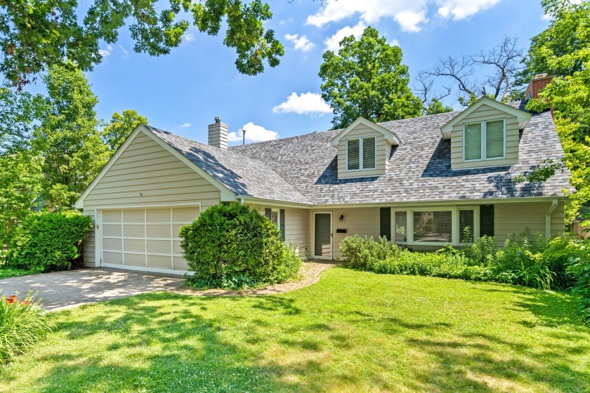 Exciting 5 bedroom, 3 bath home awaits you in this highly prized - Beach Home for sale in Lake Bluff, Illinois on Beachhouse.com