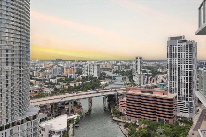 Discover an incredible opportunity to own a studio apartment on - Beach Condo for sale in Miami, Florida on Beachhouse.com