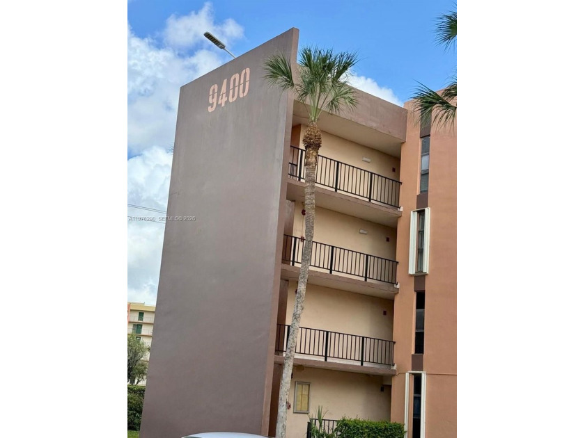 Excellent opportunity in a primer Miami location.
Spacious - Beach Condo for sale in Miami, Florida on Beachhouse.com