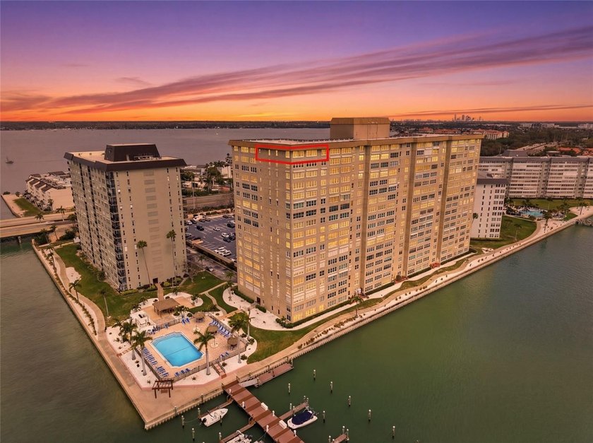 TOP-FLOOR WATERFRONT CONDO WITH PANORAMIC BAY, GULF & SUNSHINE - Beach Condo for sale in St. Petersburg, Florida on Beachhouse.com
