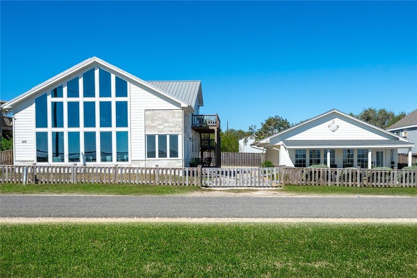 Discover this lovely Bayfront Retreat, a rare waterfront - Beach Home for sale in Bayside, Texas on Beachhouse.com