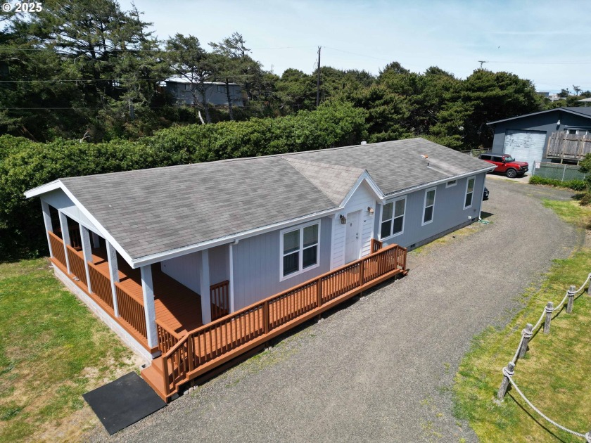 Welcome to your ideal beachside retreat! This spacious 3-bedroom - Beach Home for sale in Florence, Oregon on Beachhouse.com
