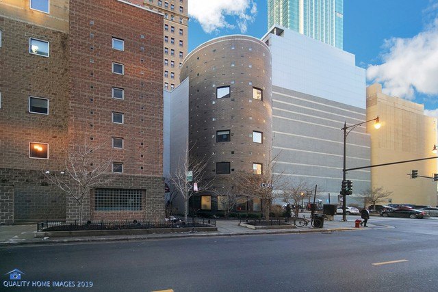 Popular South Loop High Rise has upgraded One bedroom/one bath - Beach Home for sale in Chicago, Illinois on Beachhouse.com