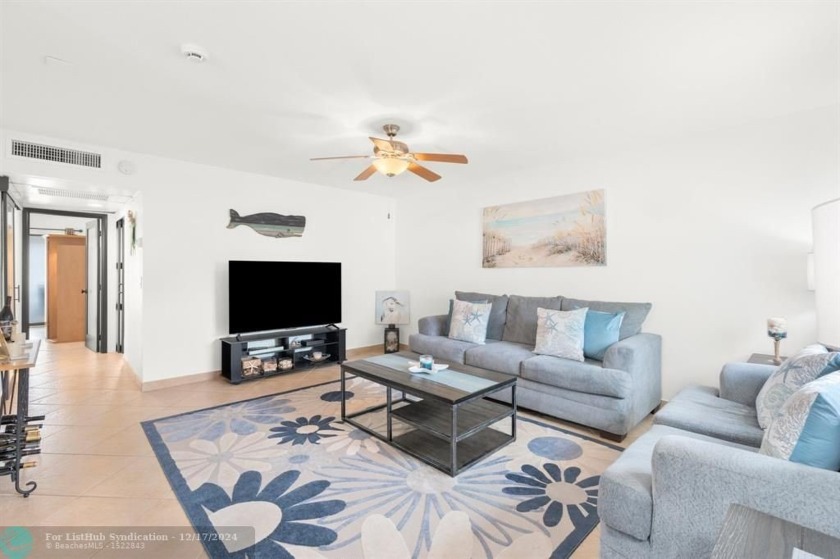 This 2 bedroom, 2 bath delightful Kings Point condo offers space - Beach Condo for sale in Delray Beach, Florida on Beachhouse.com