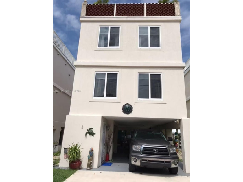 Welcome to your slice of paradise in Marathon -- where luxury - Beach Home for sale in Marathon, Florida on Beachhouse.com