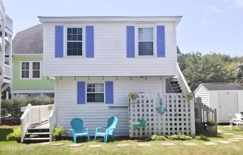 Duplex opportunity just 3 blocks from the beach with easy beach - Beach Home for sale in Carolina Beach, North Carolina on Beachhouse.com