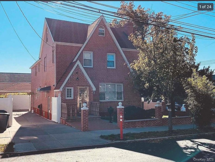 Annual property tax is $8,899, Zoning is R3A, Finished square - Beach Lot for sale in College Point, New York on Beachhouse.com
