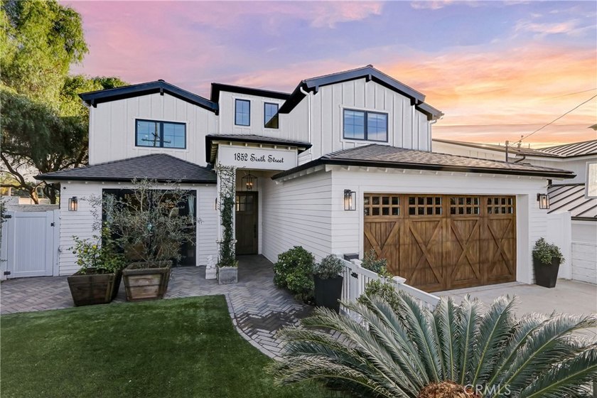 This turn-key, like-new, immaculately maintained custom home on - Beach Home for sale in Manhattan Beach, California on Beachhouse.com