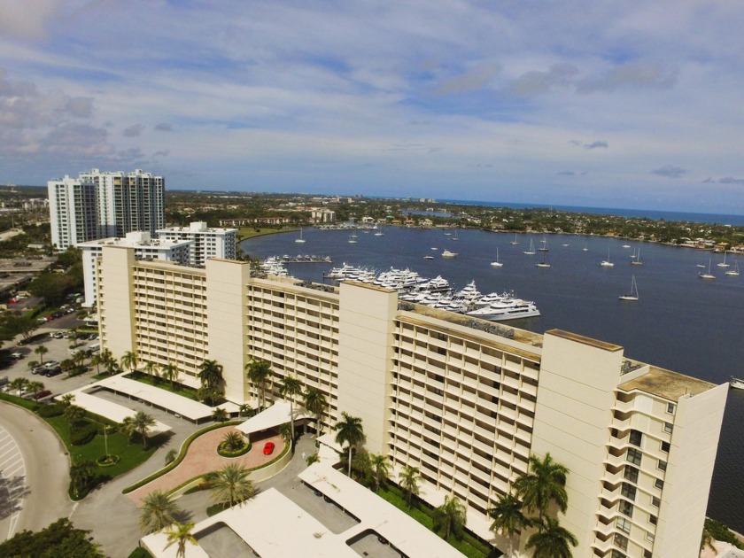 WOW - Rare 3/2.5 with awesome views, Tile Floors throughout all - Beach Condo for sale in North Palm Beach, Florida on Beachhouse.com