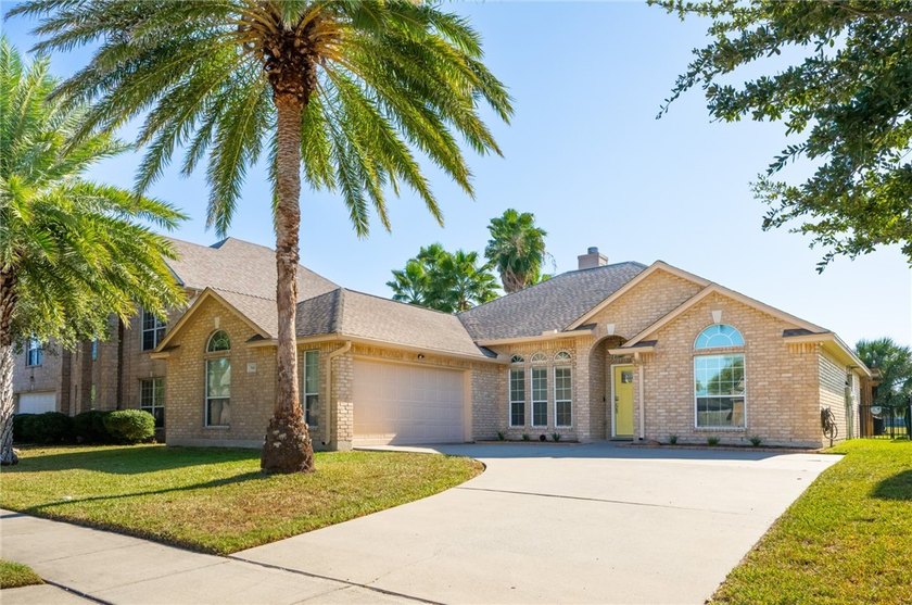 Wake up to shimmering lake views in this fully remodeled - Beach Home for sale in Corpus Christi, Texas on Beachhouse.com