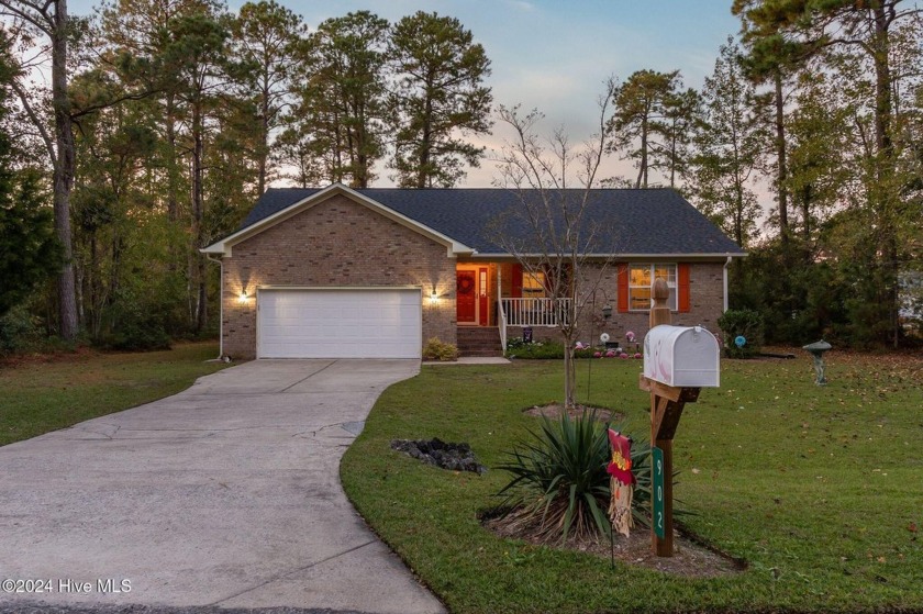 Welcome to 902 Caroline Ct, a beautifully updated 3-bedroom - Beach Home for sale in New Bern, North Carolina on Beachhouse.com