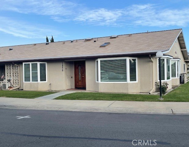 (Mutual 8-186-G)... LET THE SUN SHINE IN!!  This Remodeled - Beach Other for sale in Seal Beach, California on Beachhouse.com