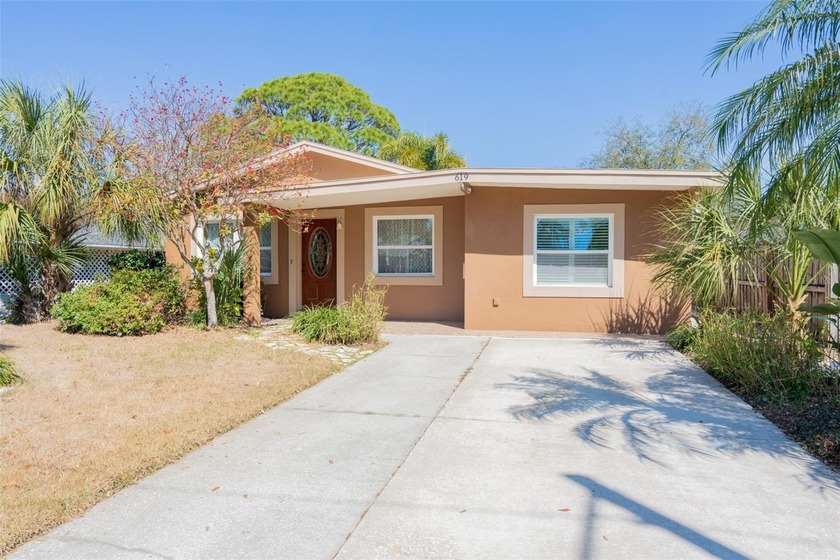 STOP THE SEARCH! 3BED/2BATH, OVER-SIZED PARKING PAD, BOAT & RV - Beach Home for sale in St. Petersburg, Florida on Beachhouse.com