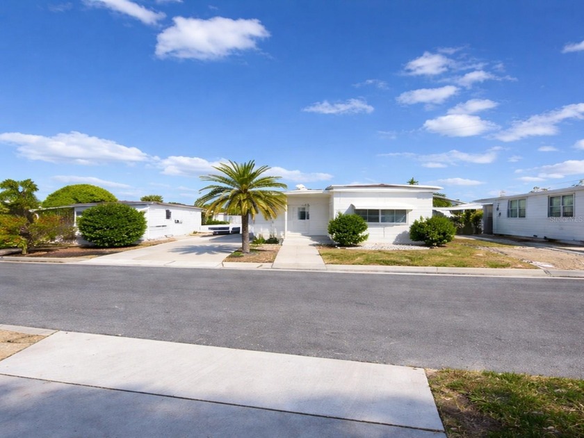 This mobile offers excellent value with a low $105 monthly HOA - Beach Home for sale in St. Petersburg, Florida on Beachhouse.com