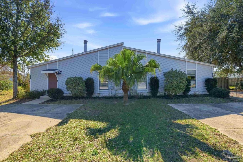 Turnkey, cash-flow positive duplex in the A-rated Gulf Breeze - Beach Home for sale in Gulf Breeze, Florida on Beachhouse.com