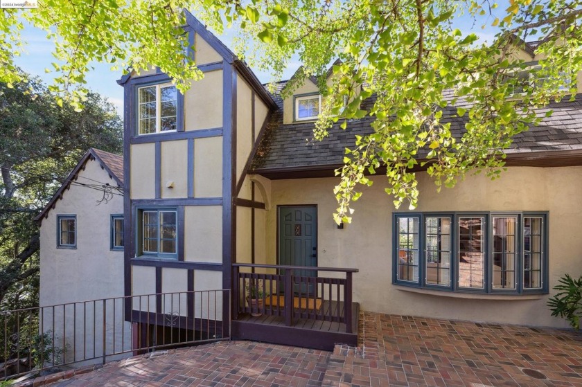 Sited on a cul-de-sac on Panoramic Hill, 89 Arden Road is a - Beach Home for sale in Berkeley, California on Beachhouse.com