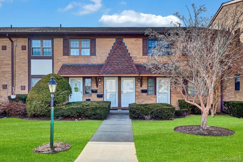 Welcome to the Beautiful Waterfront Gated Community of The - Beach Condo for sale in Copiague, New York on Beachhouse.com
