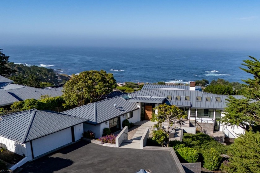 180 Mal Paso Road is undoubtedly one of the finest examples of - Beach Home for sale in Carmel, California on Beachhouse.com