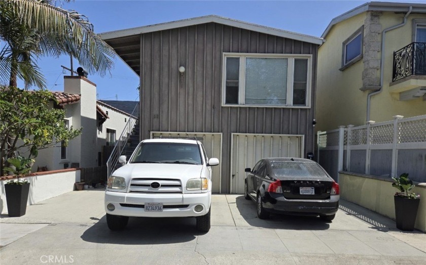 Half a block from the sand in Belmont Shore.

Up/Down duplex - Beach Townhome/Townhouse for sale in Long Beach, California on Beachhouse.com