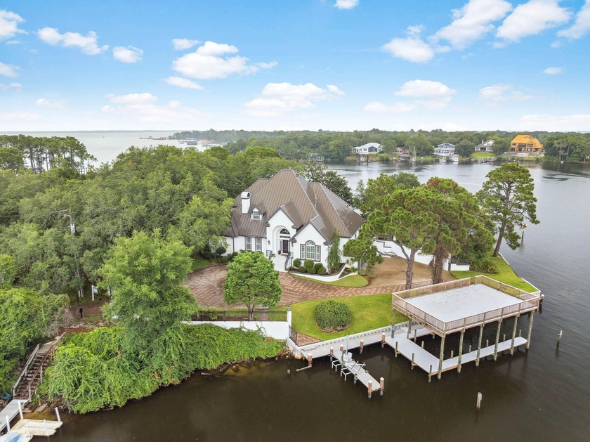 MOTIVATED SELLER!!! **Exquisite Waterfront Oasis on Joe's Bayou - Beach Home for sale in Destin, Florida on Beachhouse.com