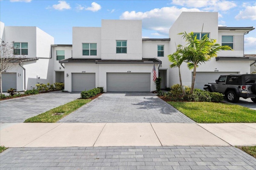 Live the Andalucia life in style! Sellers are offering $5,000 - Beach Townhome/Townhouse for sale in Lake Worth, Florida on Beachhouse.com
