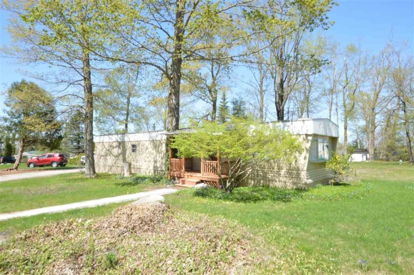 This fabulous mobile is in great condition and is turn key ready - Beach Home for sale in Charlevoix, Michigan on Beachhouse.com