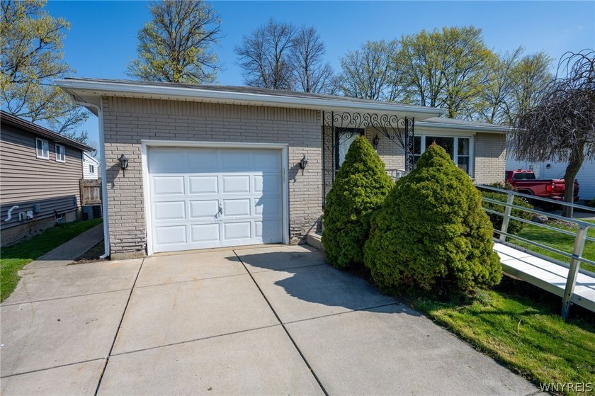 Charming 3-bedroom ranch home in a convenient South Cheektowaga - Beach Home for sale in Buffalo, New York on Beachhouse.com