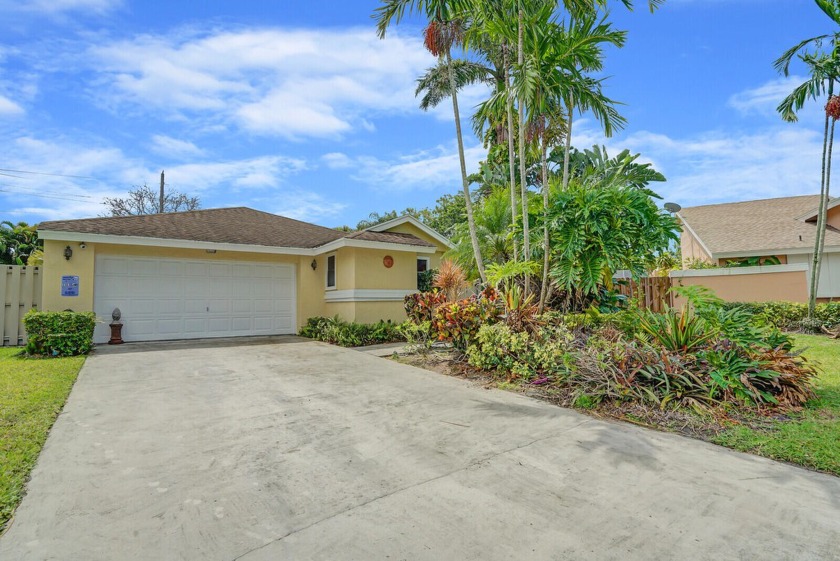 HUGE LOT with room for a pool. This almost 8 thousand square - Beach Home for sale in Delray Beach, Florida on Beachhouse.com