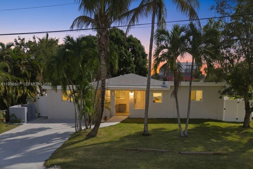 Fully renovated multi-use property in the heart of Central - Beach Townhome/Townhouse for sale in Hollywood, Florida on Beachhouse.com