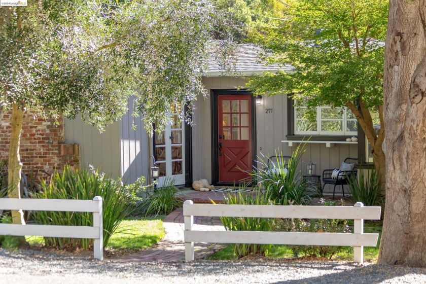 Beautifully restored and maintained, this 1939 Montclair cottage - Beach Home for sale in Oakland, California on Beachhouse.com