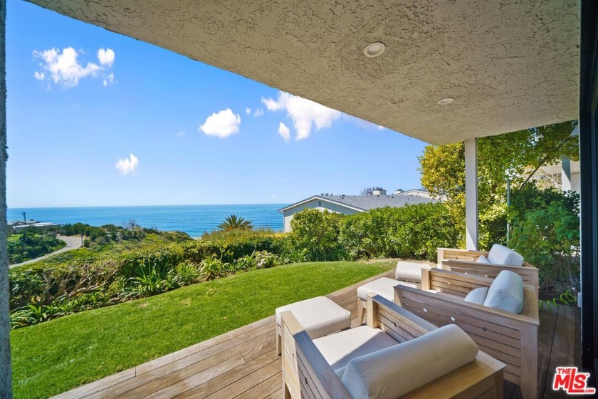 Sensational bluff top townhome with beautiful white water ocean - Beach Townhome/Townhouse for sale in Malibu, California on Beachhouse.com