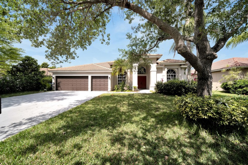 Beautiful and spacious 5 bed/4 baths/3 car garage  home with - Beach Home for sale in Coral Springs, Florida on Beachhouse.com