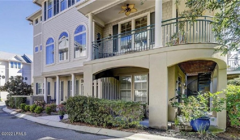 3BR/4BA end unit townhome in Courtyard Commons! Must see to - Beach Home for sale in Hilton Head Island, South Carolina on Beachhouse.com