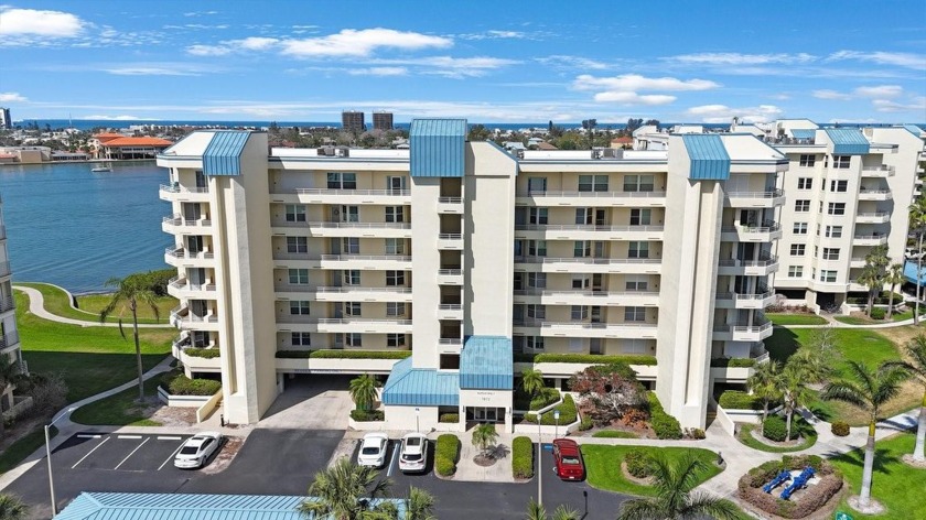 Welcome to BayWatch at Harbourside!  This unique 1990 SqFt - Beach Condo for sale in South Pasadena, Florida on Beachhouse.com