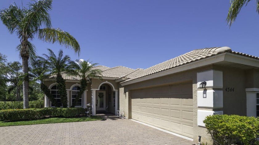 Move-in ready and nicely updated. Beautiful water and golf - Beach Home for sale in Jensen Beach, Florida on Beachhouse.com