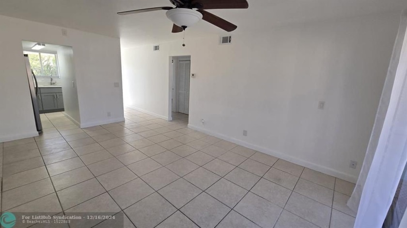 BEAUTIFUL RENOVATED 2ND FLOOR UNIT. NEW KITCHEN AND SS - Beach Condo for sale in West Palm Beach, Florida on Beachhouse.com