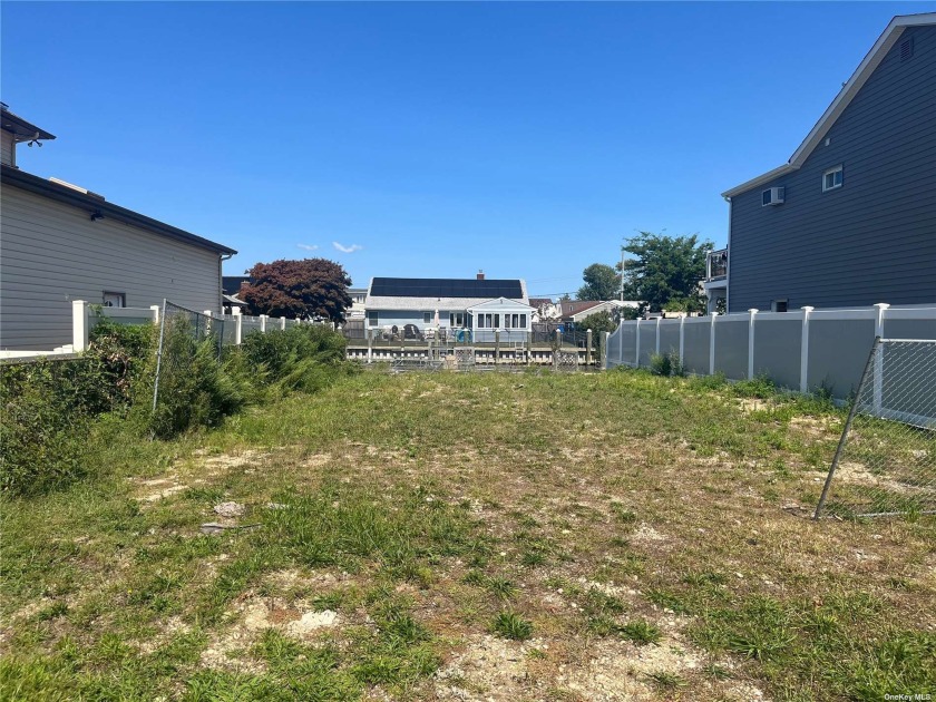 Magnificent 4,000 square foot Waterfront Lot. Build your salt - Beach Lot for sale in Amityville, New York on Beachhouse.com