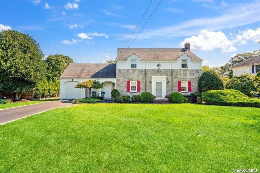 Beautiful South Sayville Locale! House has Fabulous Curb Appeal - Beach Home for sale in Sayville, New York on Beachhouse.com