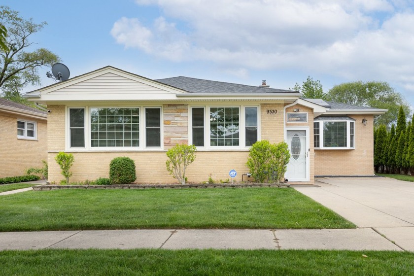 Unique house for sale in a highly-demanded neighborhood - Skokie - Beach Home for sale in Skokie, Illinois on Beachhouse.com