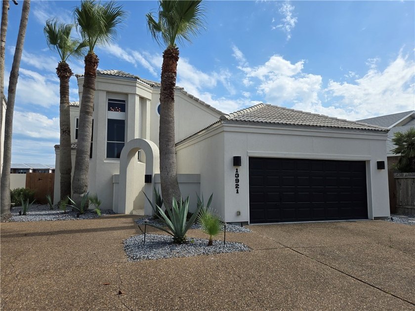This meticulously maintained home has wide open views of the - Beach Home for sale in Corpus Christi, Texas on Beachhouse.com