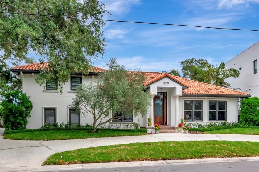 Exquisite Waterfront Retreat in Sunset Park! Experience - Beach Home for sale in Tampa, Florida on Beachhouse.com