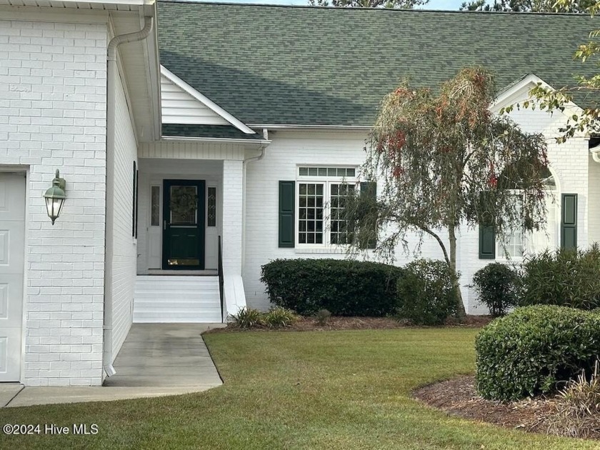 On the Golf Course!! Sun filled Open Concept - tons of windows - Beach Townhome/Townhouse for sale in New Bern, North Carolina on Beachhouse.com