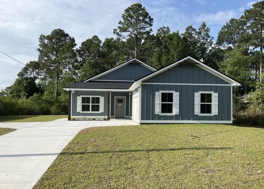 Newly completed and ready for move-in! NO HOA, 5 minutes to - Beach Home for sale in Navarre, Florida on Beachhouse.com
